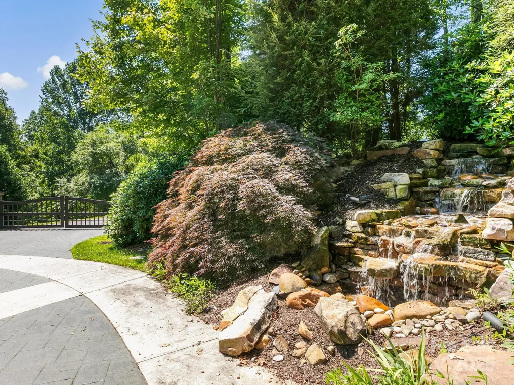9999 Stone Valley Way Hendersonville NC 28792