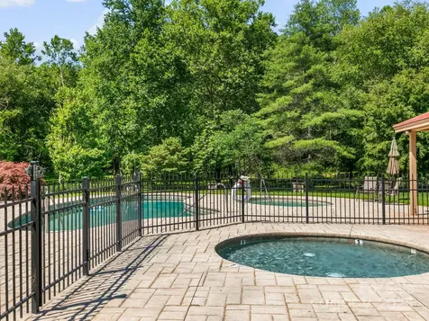 9999 Stone Valley Way Hendersonville NC 28792