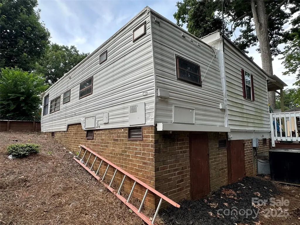 105 Marina Lane New London NC 28127