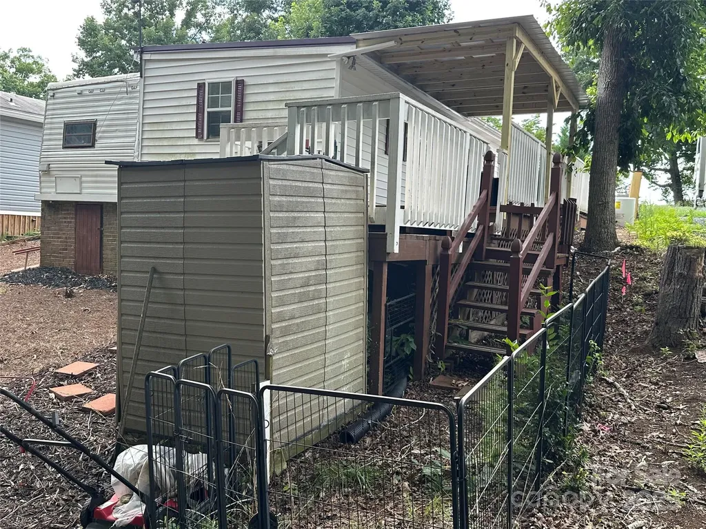 105 Marina Lane New London NC 28127