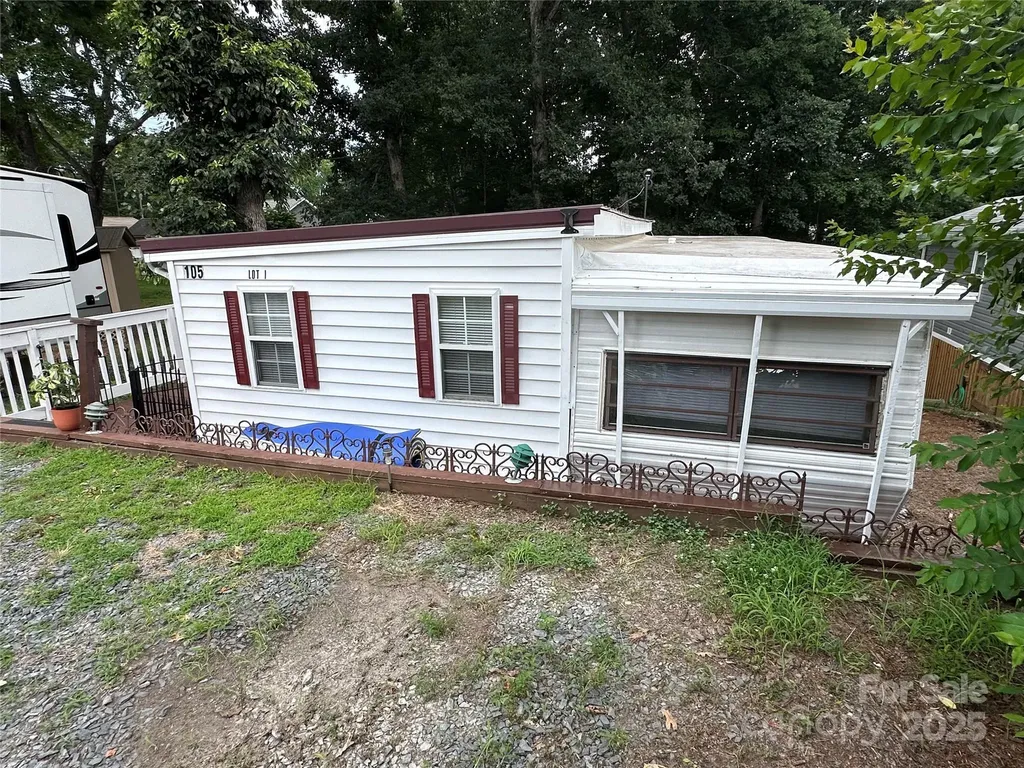105 Marina Lane New London NC 28127