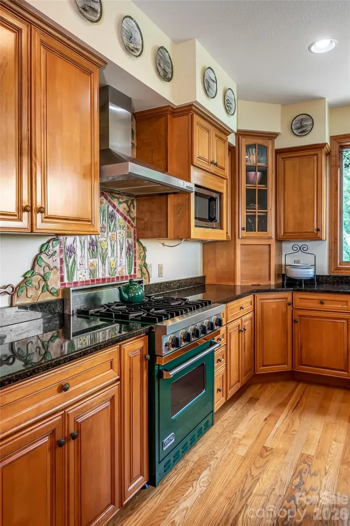 2280 Mountain Air Drive Burnsville NC 28714