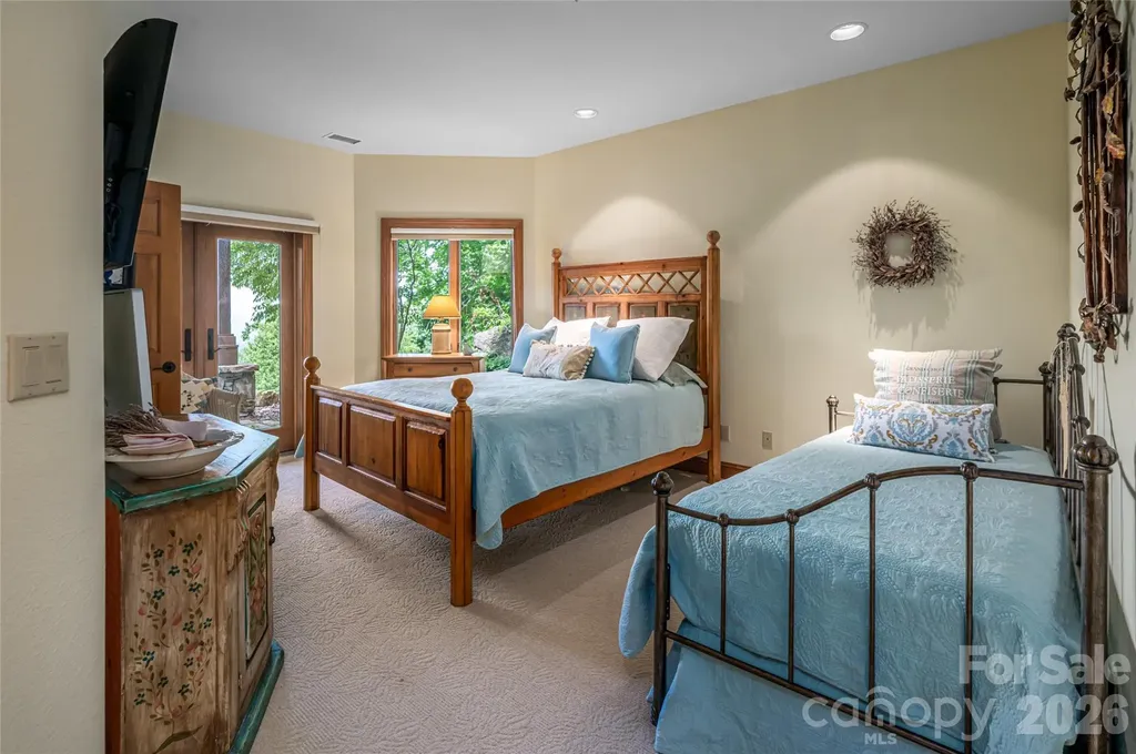 2280 Mountain Air Drive Burnsville NC 28714