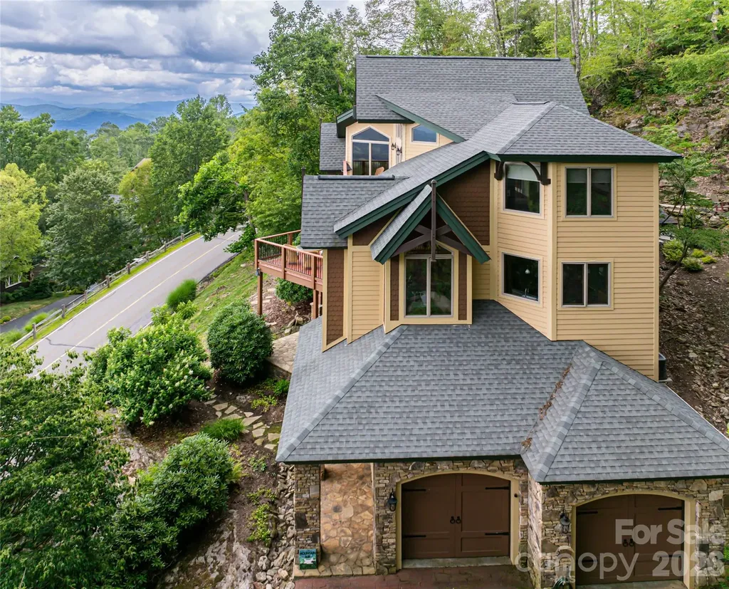 2280 Mountain Air Drive Burnsville NC 28714