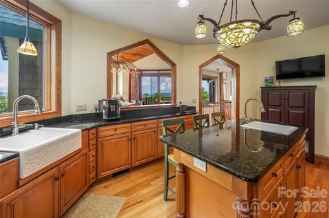 2280 Mountain Air Drive Burnsville NC 28714