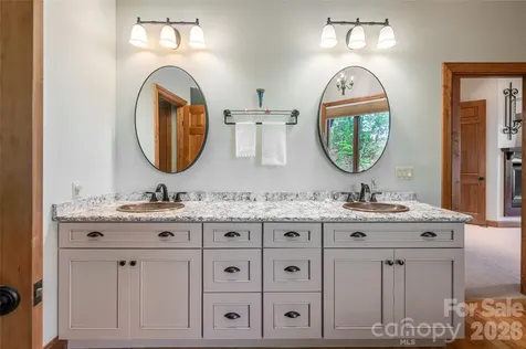 2280 Mountain Air Drive Burnsville NC 28714