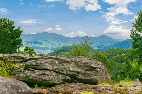 2280 Mountain Air Drive Burnsville NC 28714