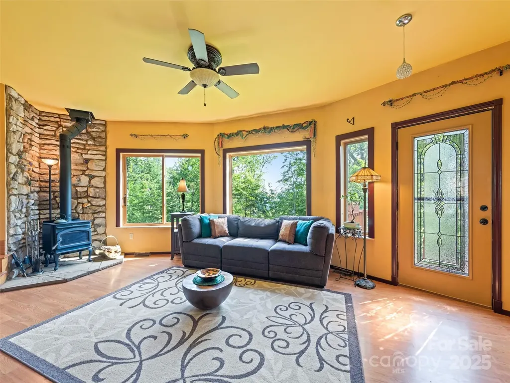 2675 Holbert Cove Road Saluda NC 28773