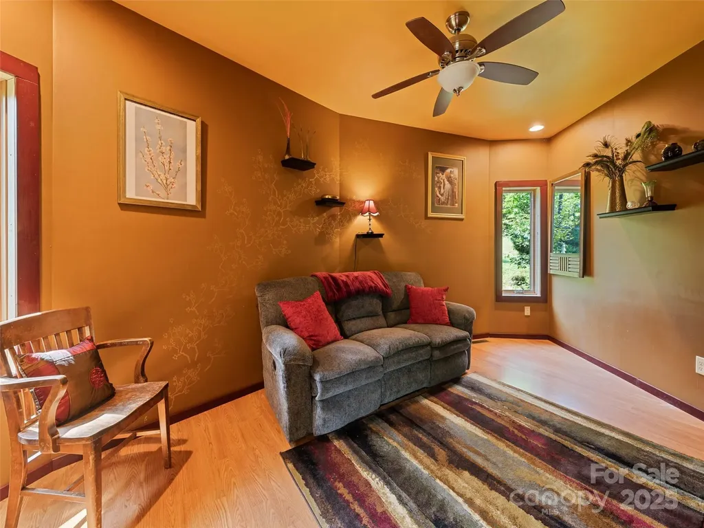 2675 Holbert Cove Road Saluda NC 28773