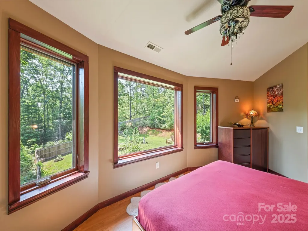 2675 Holbert Cove Road Saluda NC 28773