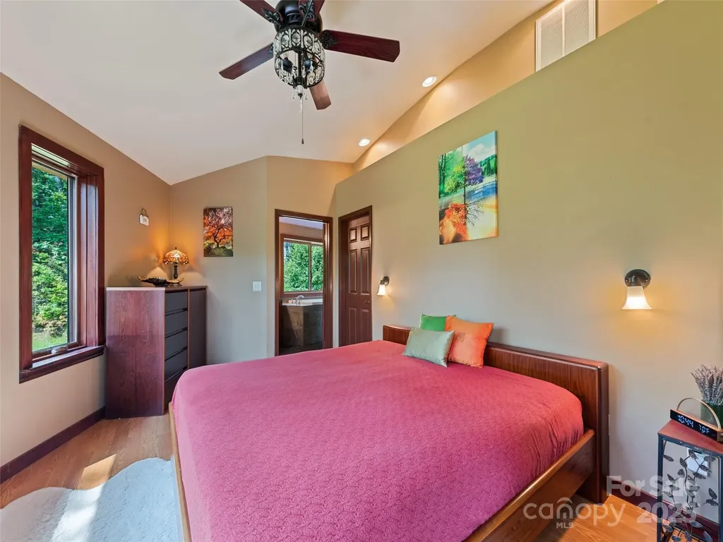2675 Holbert Cove Road Saluda NC 28773