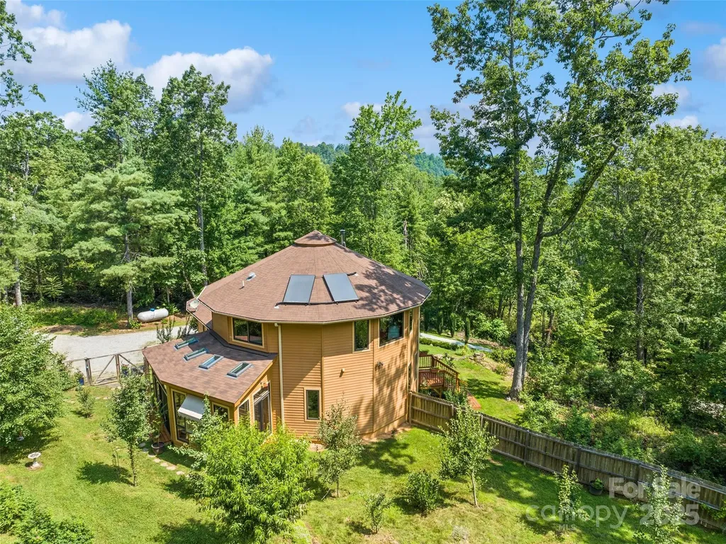 2675 Holbert Cove Road Saluda NC 28773