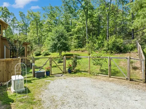 2675 Holbert Cove Road Saluda NC 28773