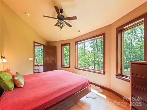 2675 Holbert Cove Road Saluda NC 28773