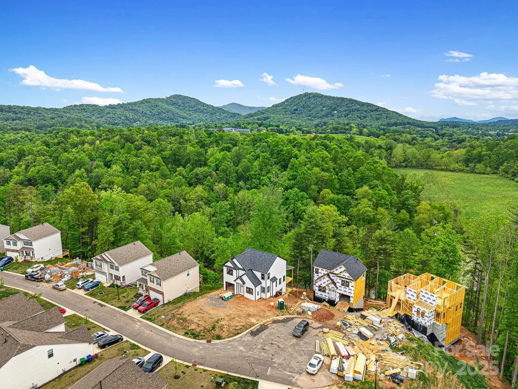 920 Newport Court Asheville NC 28806