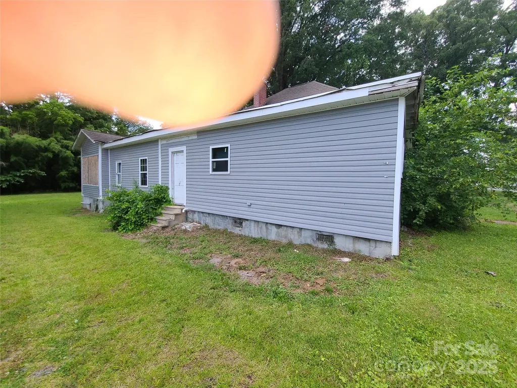 205 W 1st Street Lowell NC 28098