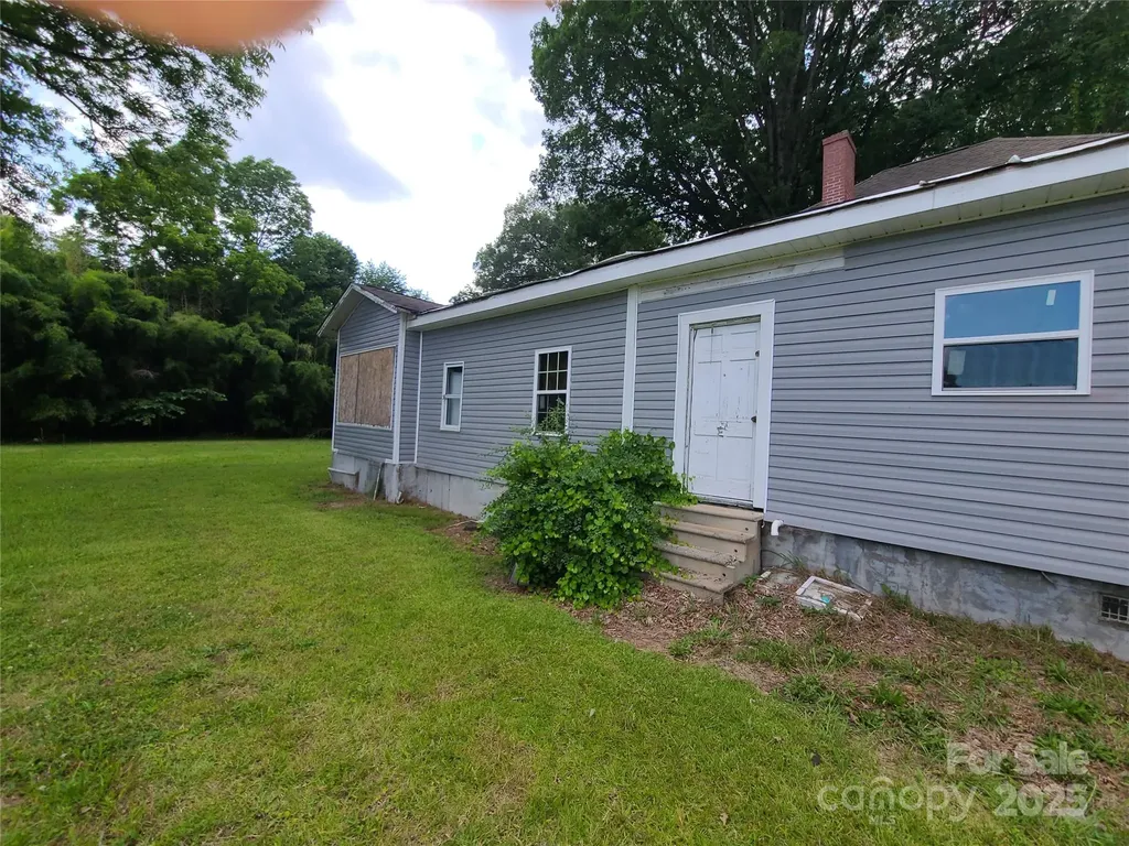 205 W 1st Street Lowell NC 28098