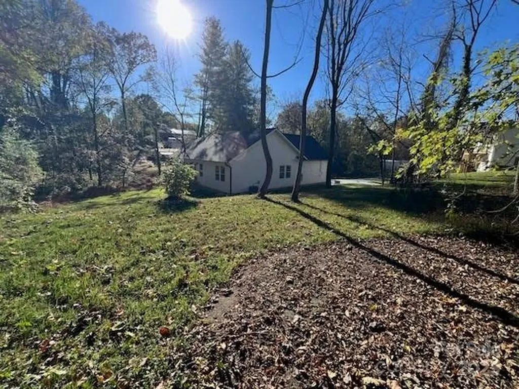 14 Holcombe Road Candler NC 28715