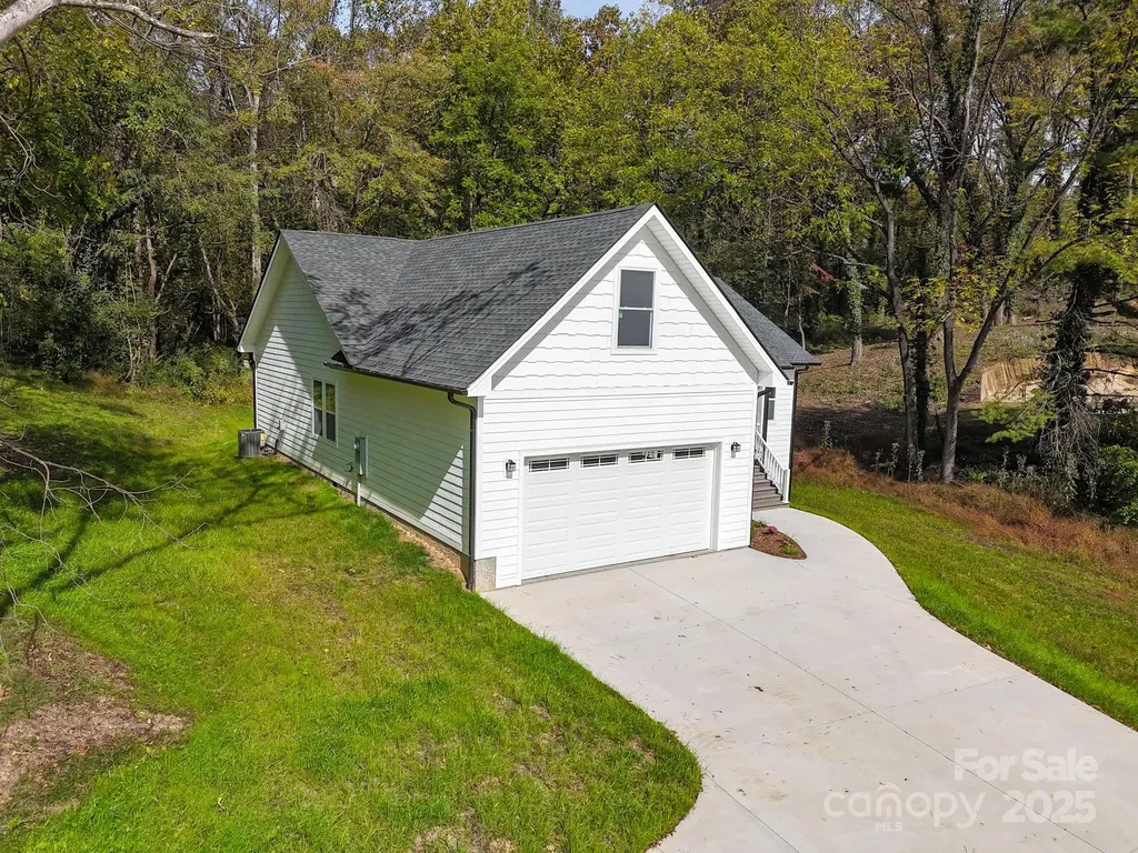 14 Holcombe Road Candler NC 28715