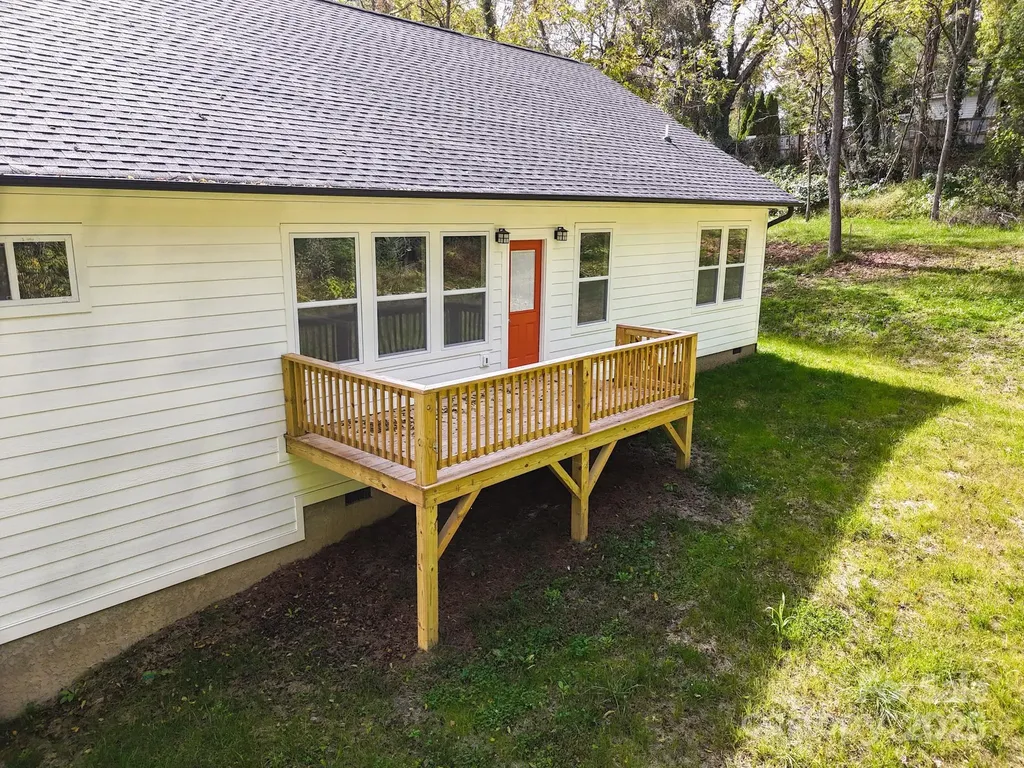 14 Holcombe Road Candler NC 28715
