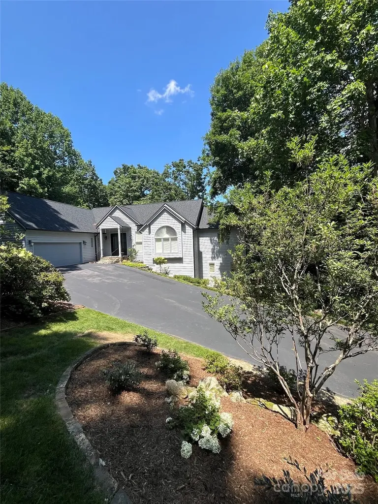 135 Poplar Loop Flat Rock NC 28731