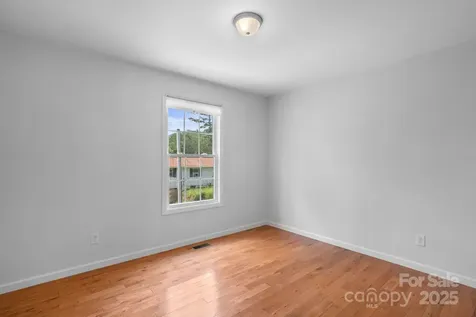 212 & 214 Portmanvilla Road Black Mountain NC 28711