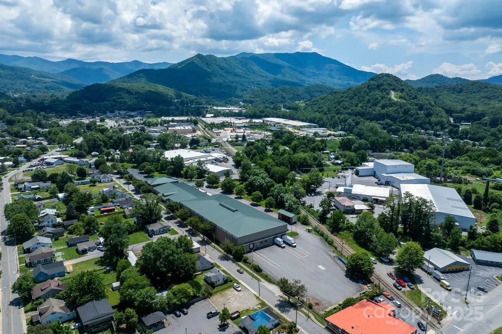 172 Riverbend Street Waynesville NC 28786