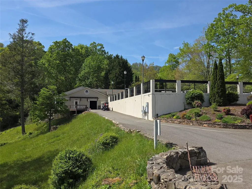 800610 Ivy Road Mills River NC 28759