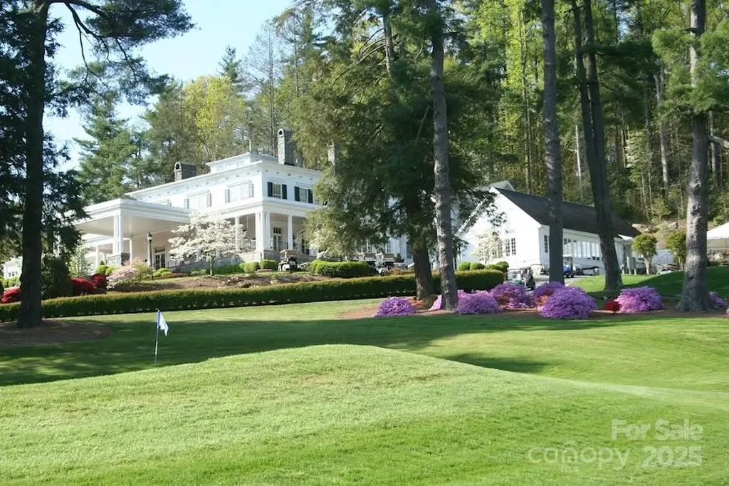 112 Pinnacle Peak Lane Flat Rock NC 28731
