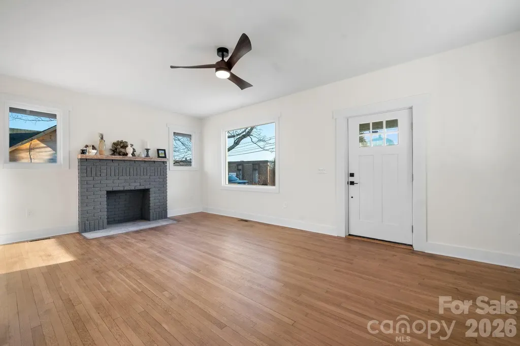 49 8th Street SE Hickory NC 28602