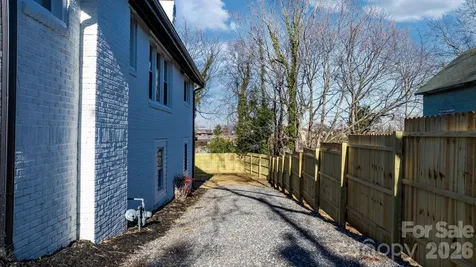 49 8th Street SE Hickory NC 28602