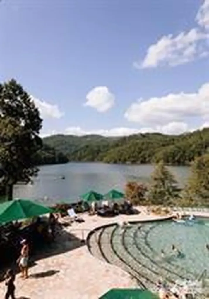 85 Southshore Drive Tuckasegee NC 28783