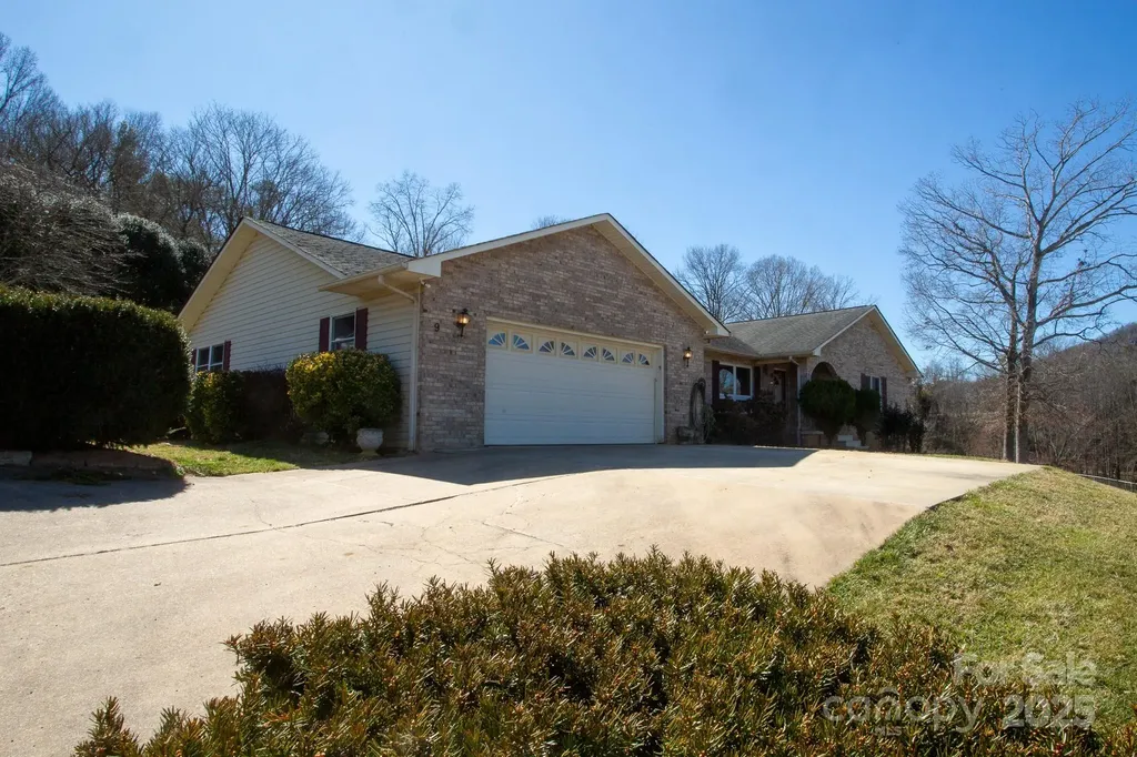 9 Lorena Drive Asheville NC 28806