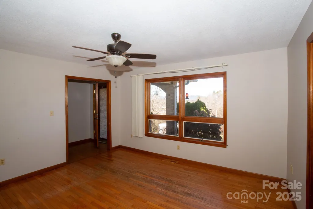 9 Lorena Drive Asheville NC 28806