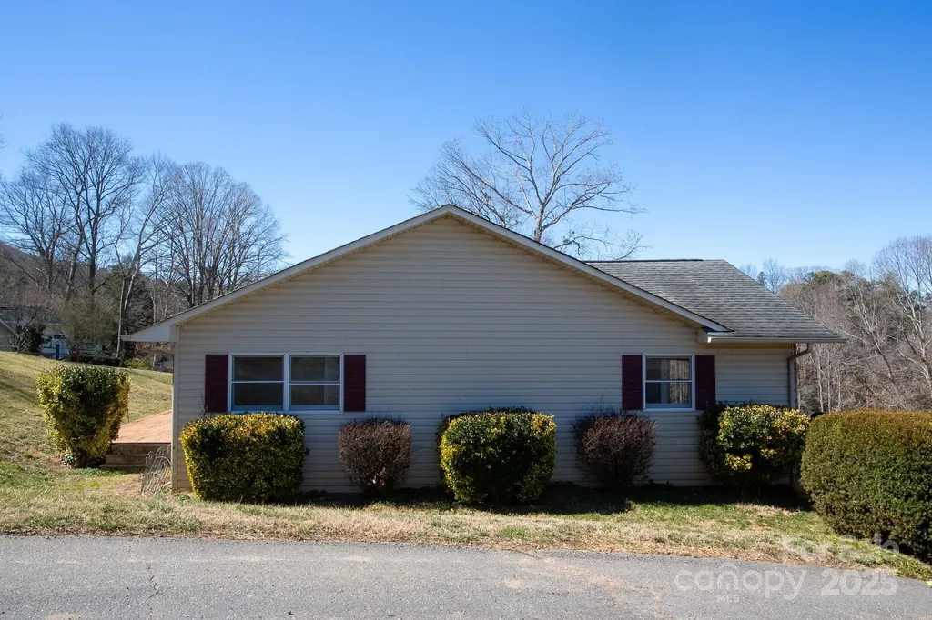 9 Lorena Drive Asheville NC 28806