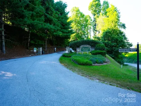 845 Grand Oaks Drive Hendersonville NC 28792