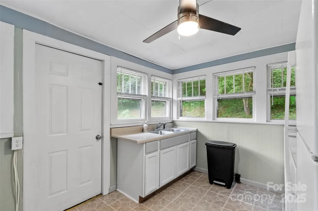 944 Georges Fork Road Burnsville NC 28714