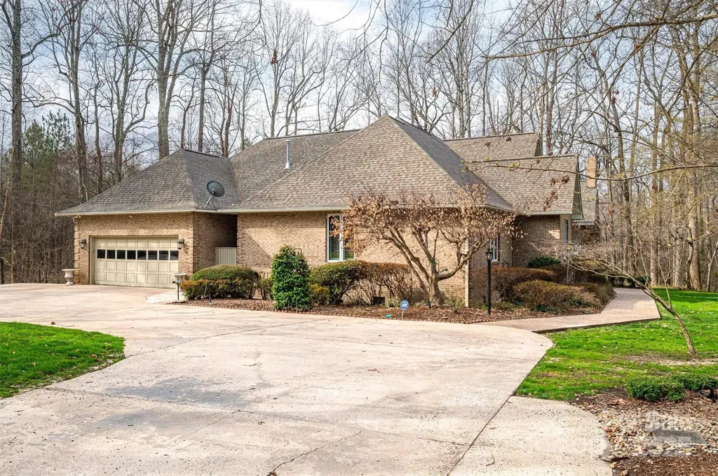 1816 Country Garden Drive Shelby NC 28150