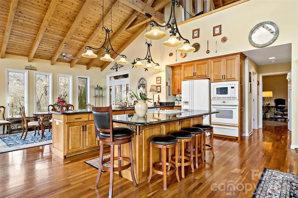 60 E Valley View Drive Marion NC 28752
