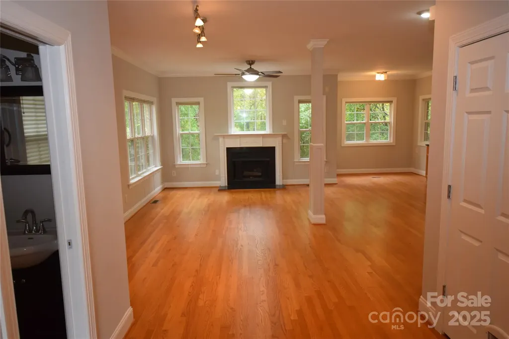 809 Pine Forest Road Charlotte NC 28214