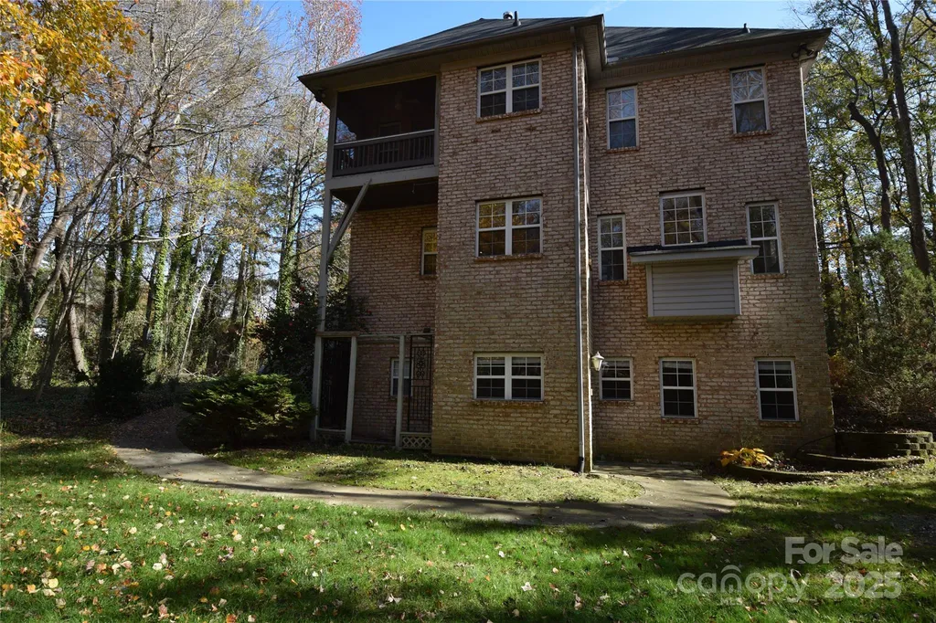 809 Pine Forest Road Charlotte NC 28214