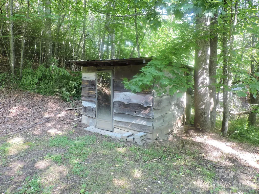 2271 Gouges Creek Road Spruce Pine NC 28777