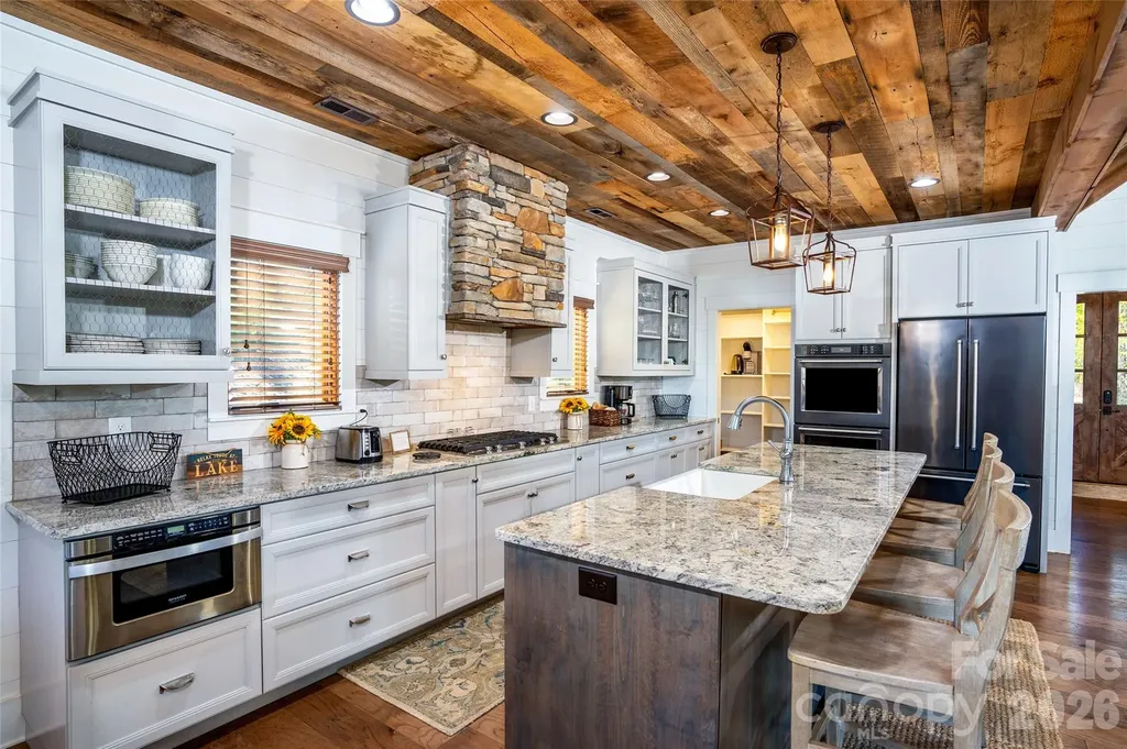 2349 Cornwallis Trail Nebo NC 28761