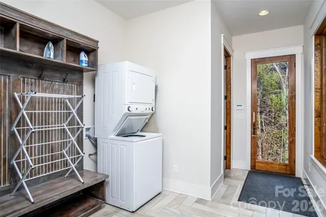 2349 Cornwallis Trail Nebo NC 28761