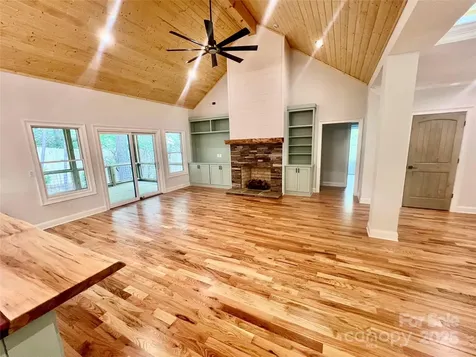 397 Soquili Drive Brevard NC 28712