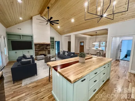 397 Soquili Drive Brevard NC 28712