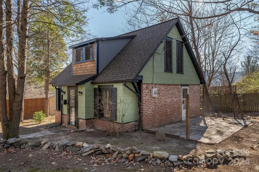 103 & 105 Pine Street Black Mountain NC 28711