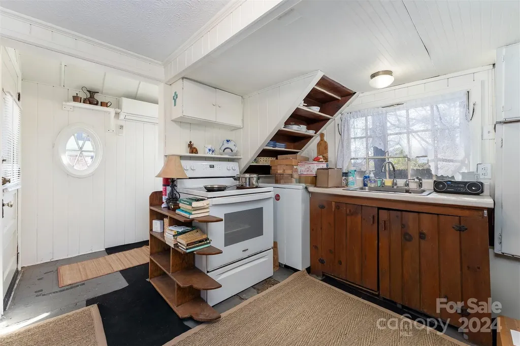 103 & 105 Pine Street Black Mountain NC 28711