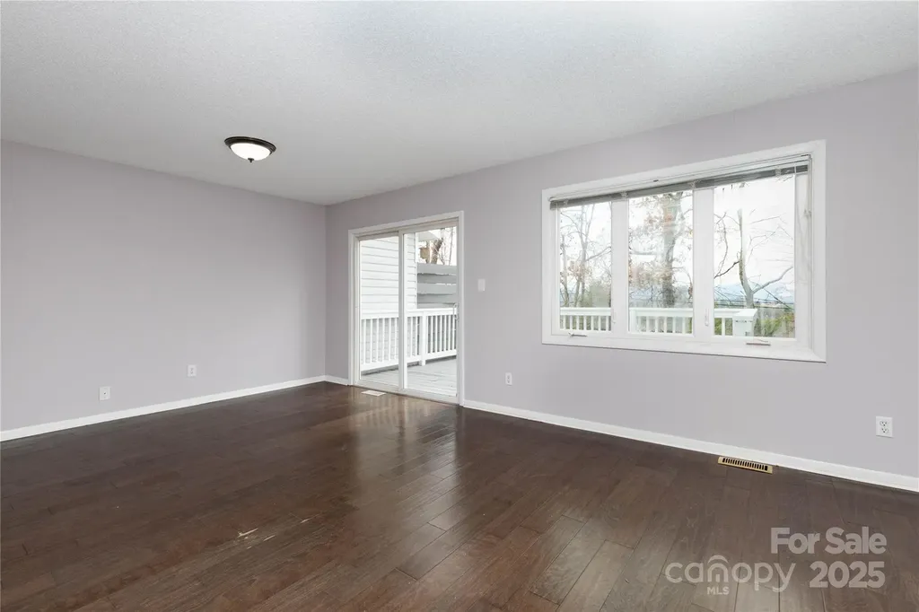 22 Hollybrook Drive Asheville NC 28803