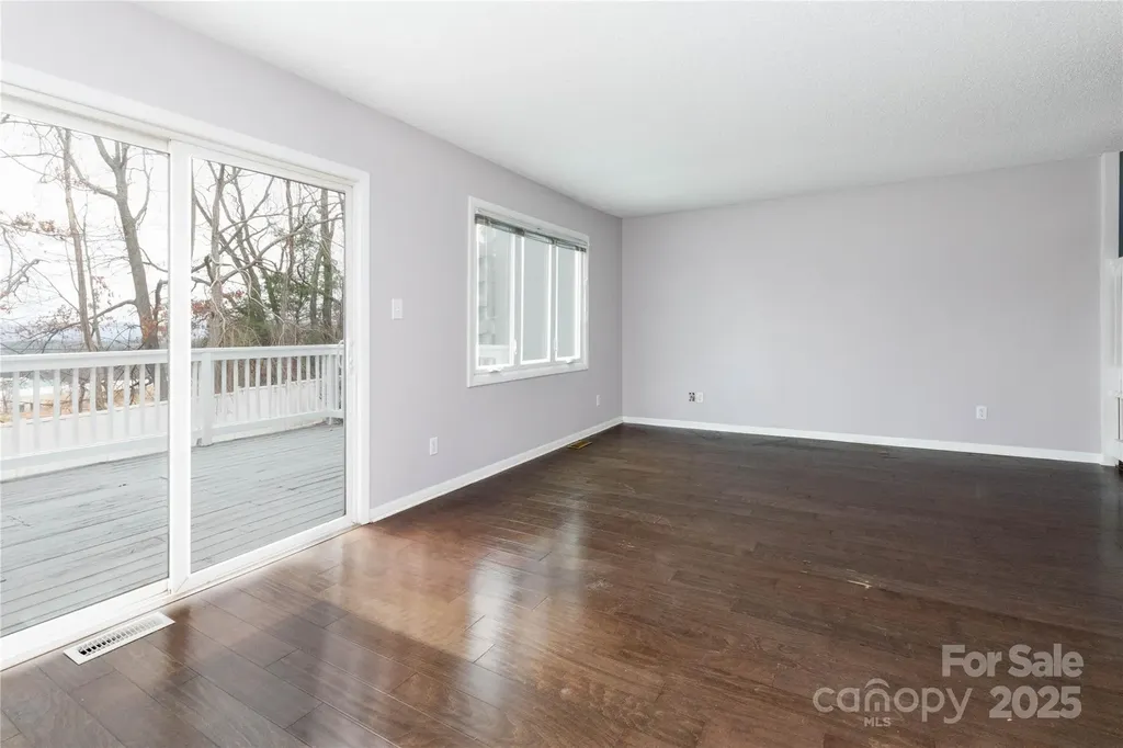 22 Hollybrook Drive Asheville NC 28803